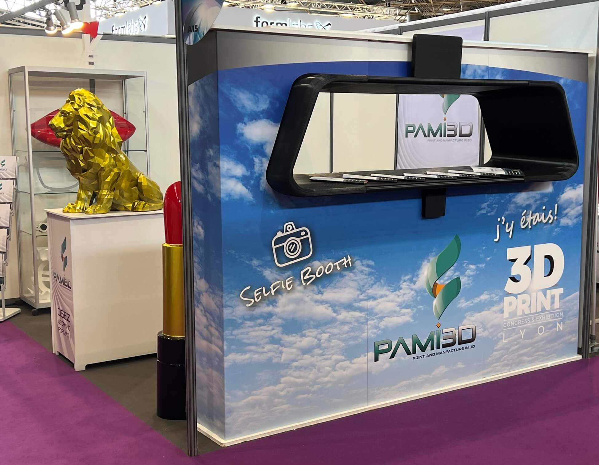 Specchietto retrovisore interno gigante di 2,40 m stampato in 3D grande formato, selfie point in una fiera professionale, PAMI3D